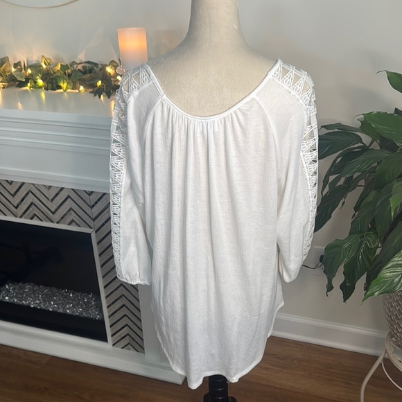 Elegant White Women's Blouse with Lace Accents - Picture 3 of 5